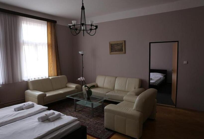 غرفة قياسية رباعية, Zlatá štika