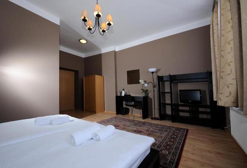 غرفة قياسية فردية, Zlatá štika