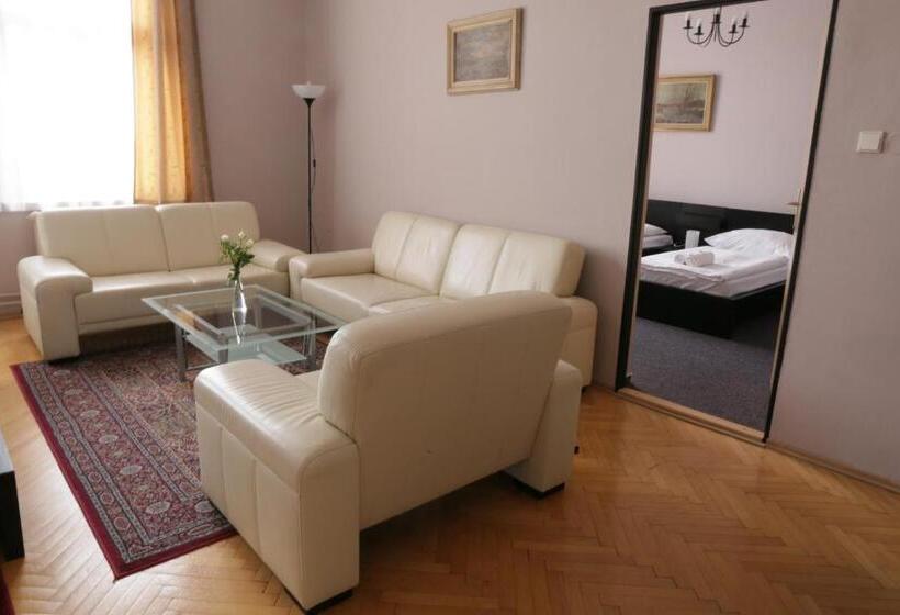 شقة غرفة واحدة, Zlatá štika