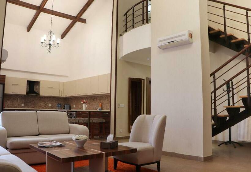 ویلای 3 خوابه, Korek Mountain Resort