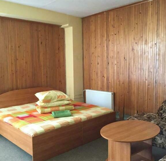 اتاق خانوادگی, Motelis Jonučiai