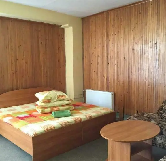 اتاق خانوادگی, Motelis Jonučiai