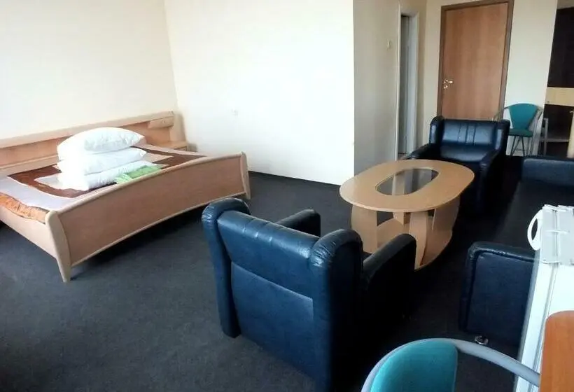 اتاق خانوادگی, Motelis Jonučiai