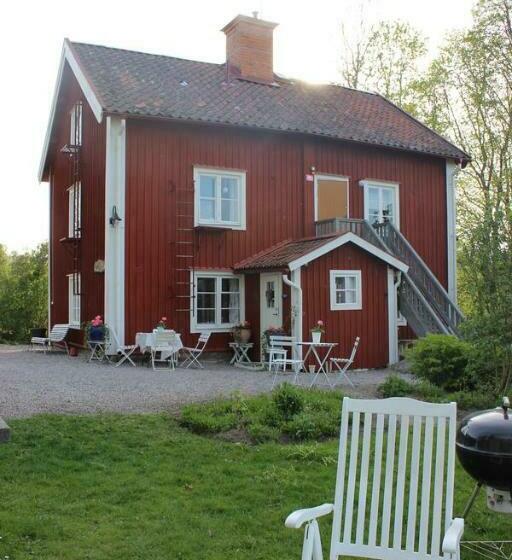 חדר סטנדרטי לארבעה עם חדר אמבטיה משותף, Stora Djulö Vandrarhem