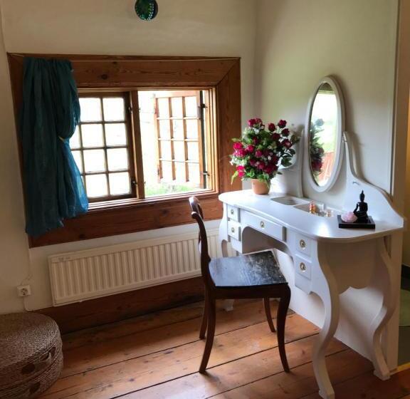 חדר סטנדרט לשלושה עם חדר אמבטיה משוף, Stora Djulö Vandrarhem