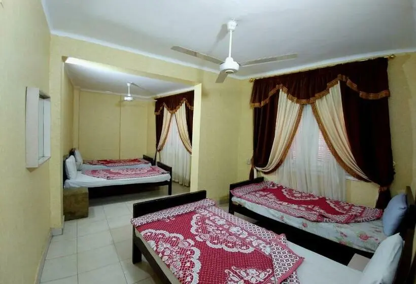 اتاق استاندارد سه تخته با سرویس بهداشتی مشترک, Sun Hostel Cairo
