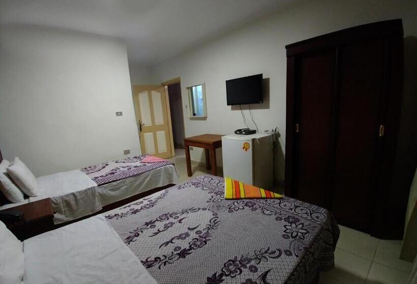 اتاق استاندارد سه نفره, Sun Hostel Cairo