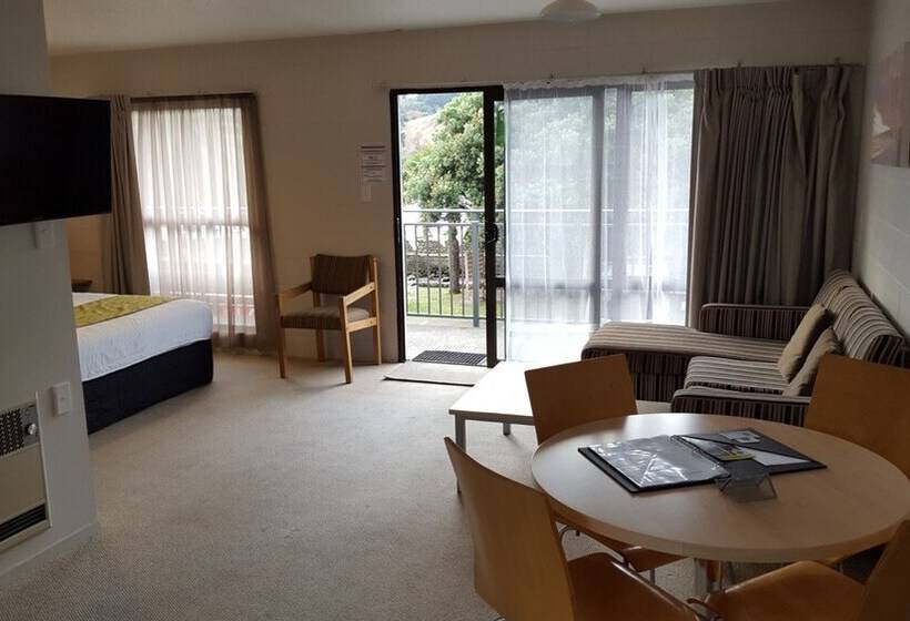סוויטה, Akaroa Waterfront Motels