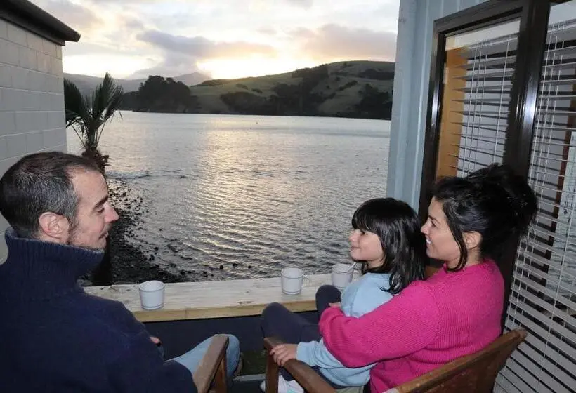 Perhehuone, Akaroa Waterfront Motels