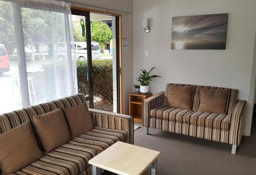 Апартаменты 3 Спальни, Akaroa Waterfront Motels