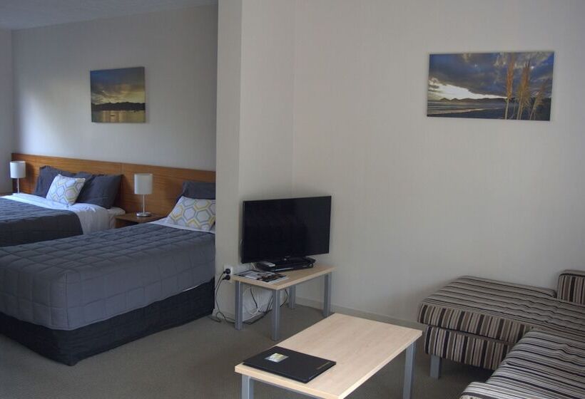 סטודיו אקונומי, Akaroa Waterfront Motels