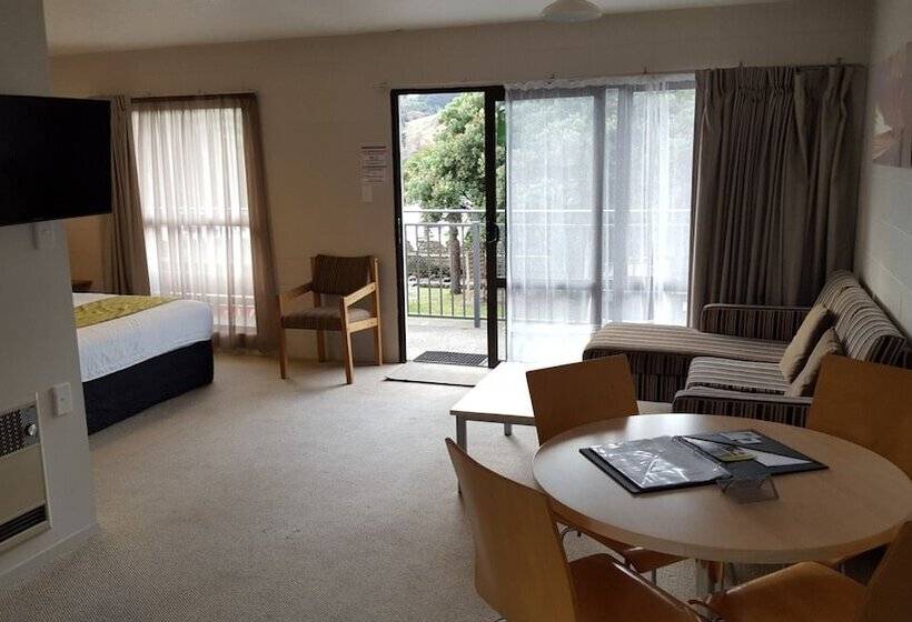 סוויטה, Akaroa Waterfront Motels