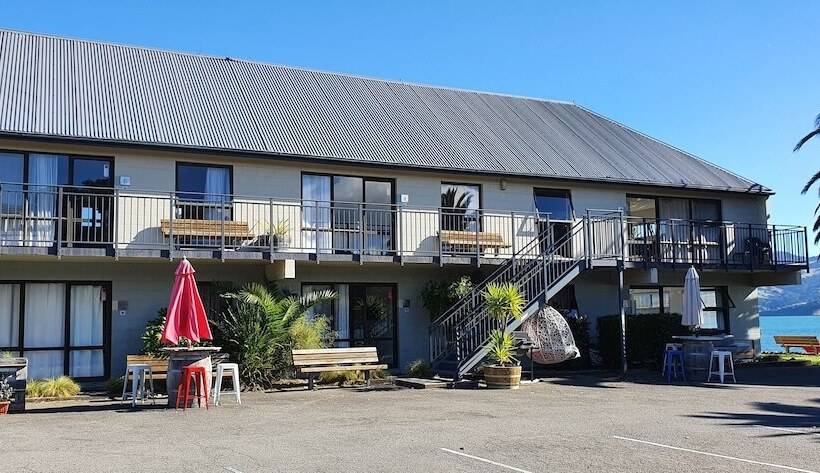 Люкс, Akaroa Waterfront Motels