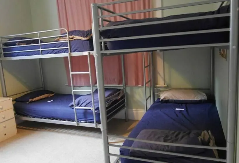 Vuode Makuusalissa, Bon Accord Backpackers