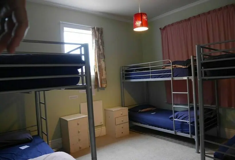 Vuode Makuusalissa, Bon Accord Backpackers