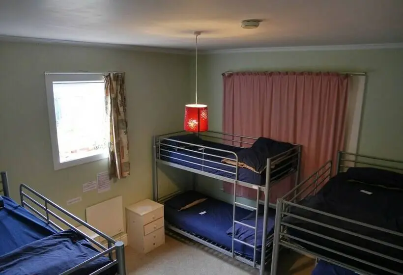 Vuode Makuusalissa, Bon Accord Backpackers