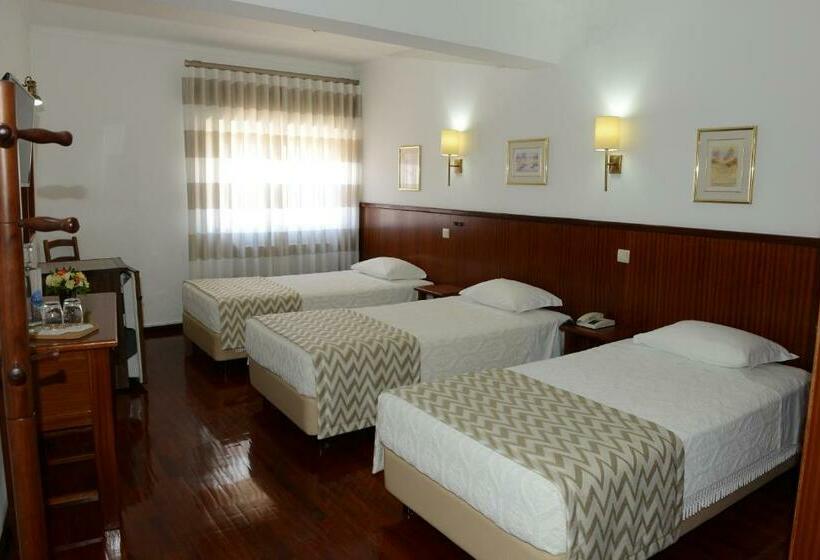 غرفة قياسية ثلاثية, Estalagem Sequeira