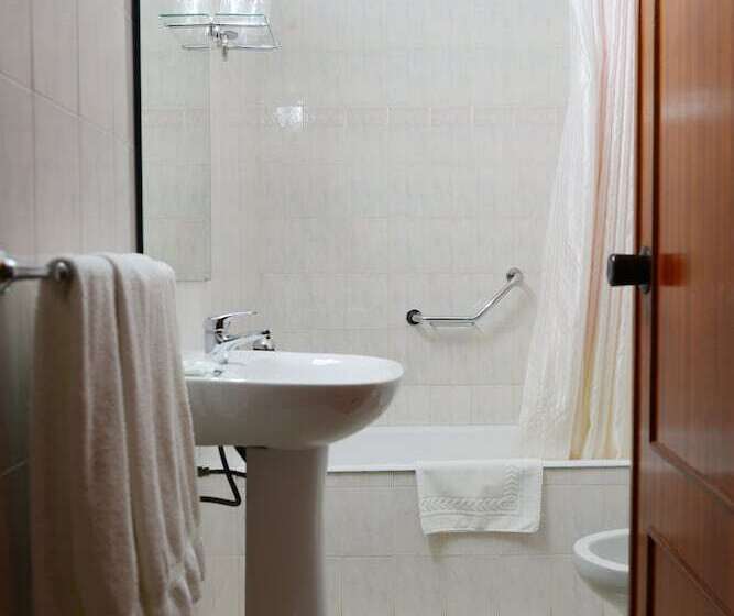 غرفة قياسية ثلاثية, Estalagem Sequeira