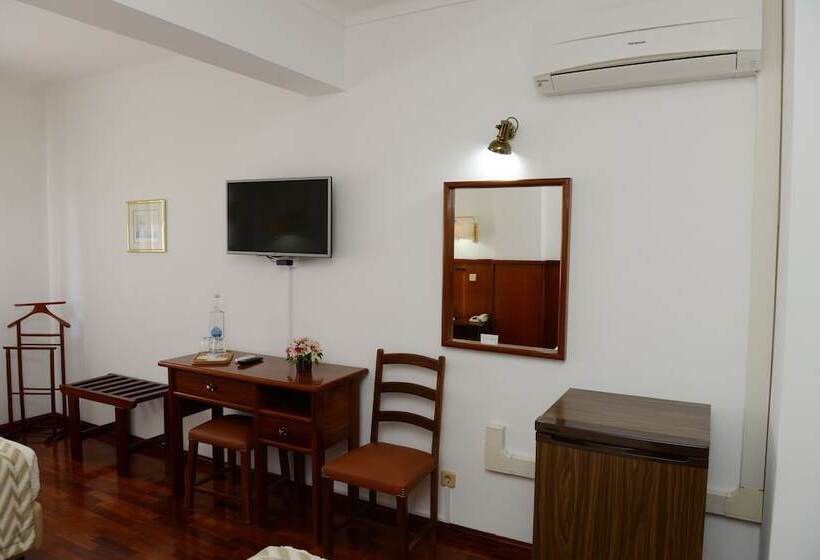 غرفة قياسية ثلاثية, Estalagem Sequeira