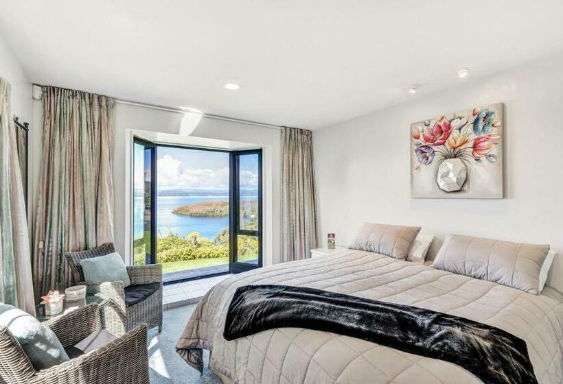 חדר סטנדרט, Serenity On Wakeman