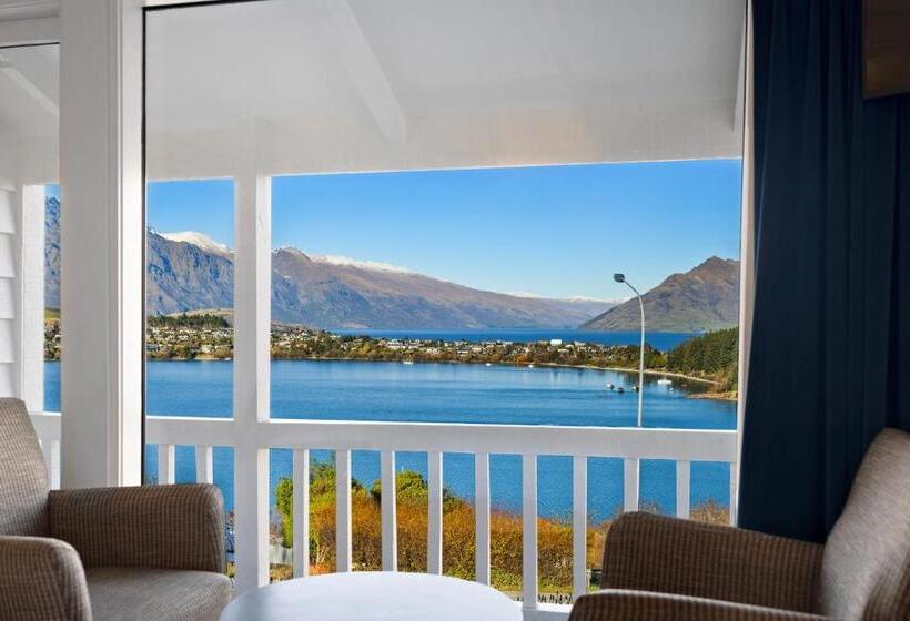 Standard studio with lake view, Lakeview Colonial Motel