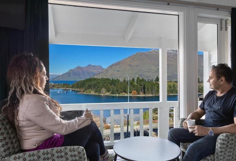 Standard studio with lake view, Lakeview Colonial Motel
