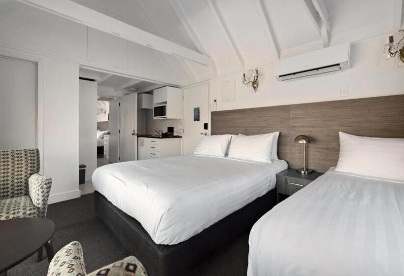 Standard studio with lake view, Lakeview Colonial Motel