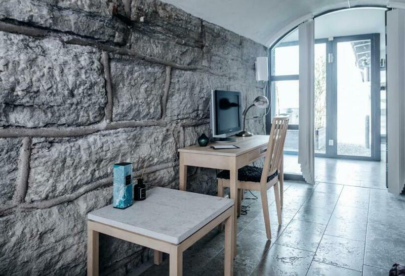 标准单人间, Fårösunds Fästning