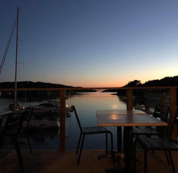 חדר סטנדרטי לארבעה עם חדר אמבטיה משותף, Marinan Richters