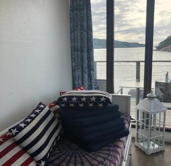 דירת חדר נוף לים, Marinan Richters