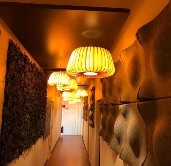 דירת חדר נוף לים, Marinan Richters