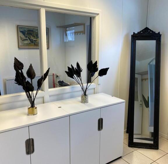 סטודיו משפחתי, Marinan Richters