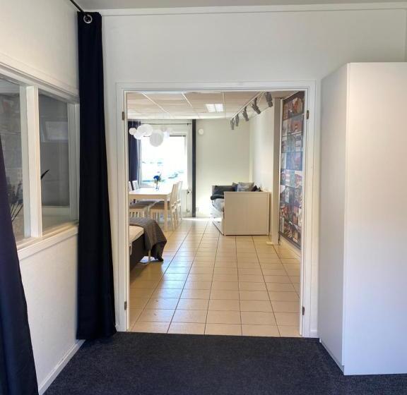 סטודיו משפחתי, Marinan Richters