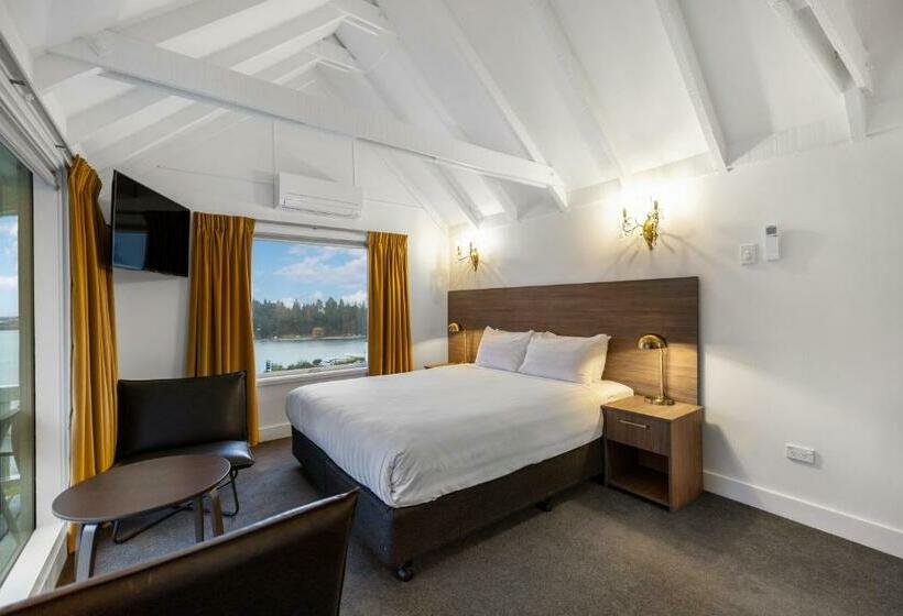 Standard studio with lake view, Lakeview Colonial Motel