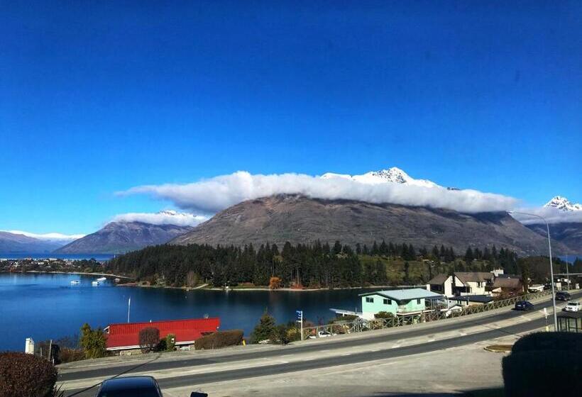 Standard studio with lake view, Lakeview Colonial Motel