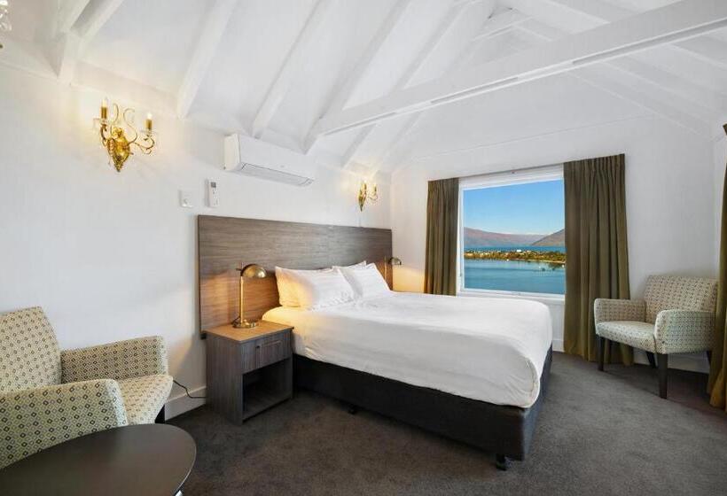 Standard studio with lake view, Lakeview Colonial Motel