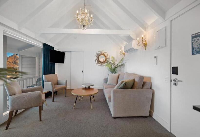 Suite with lake view, Lakeview Colonial Motel