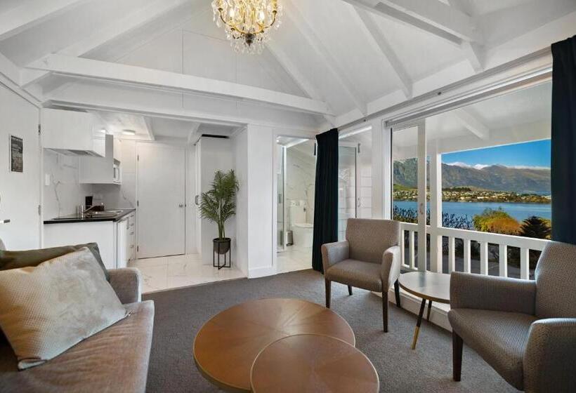 Suite with lake view, Lakeview Colonial Motel