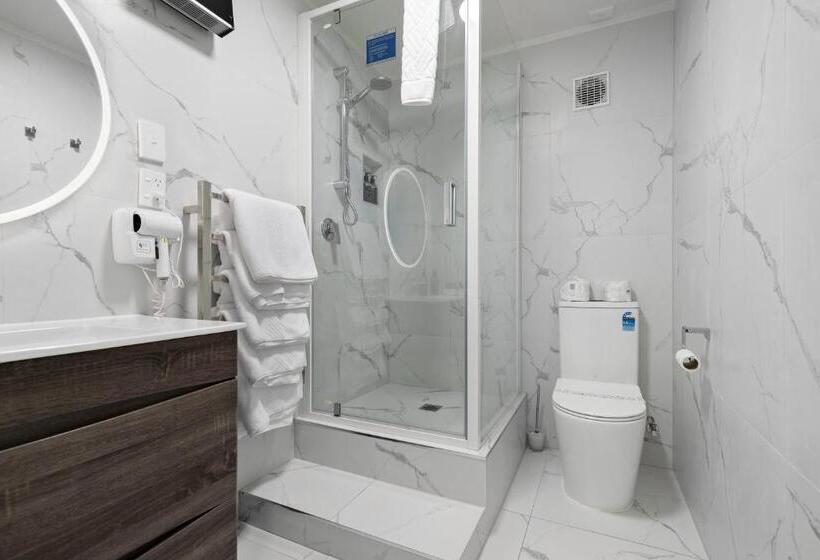 2 Bedrooms Suite 2 Bedrooms Lake View, Lakeview Colonial Motel