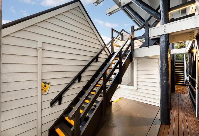 Студия Deluxe, Lakeview Colonial Motel