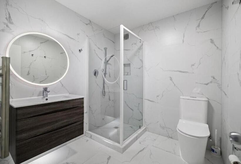 Standard studio with lake view, Lakeview Colonial Motel