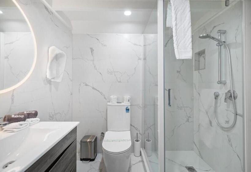 Standard studio with lake view, Lakeview Colonial Motel