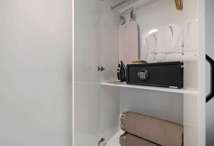 Студия Deluxe, Lakeview Colonial Motel