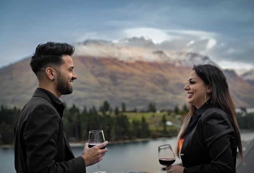 Студия Deluxe, Lakeview Colonial Motel