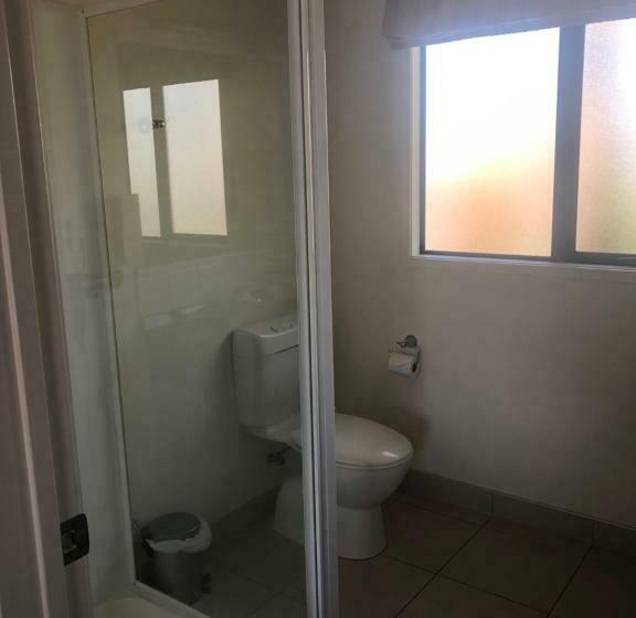 스탠다드 스튜디오, Claremonte Motor Lodge