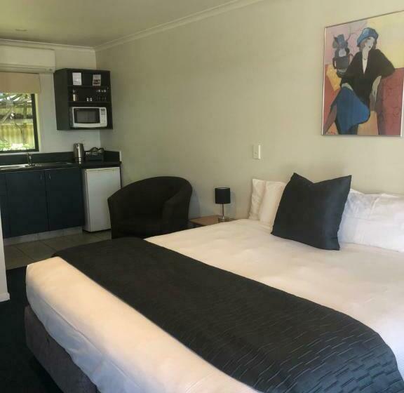 Студия Стандарт, Claremonte Motor Lodge