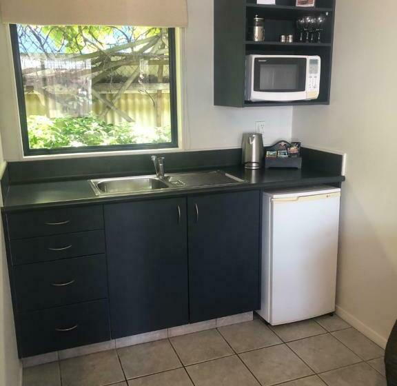 스탠다드 스튜디오, Claremonte Motor Lodge