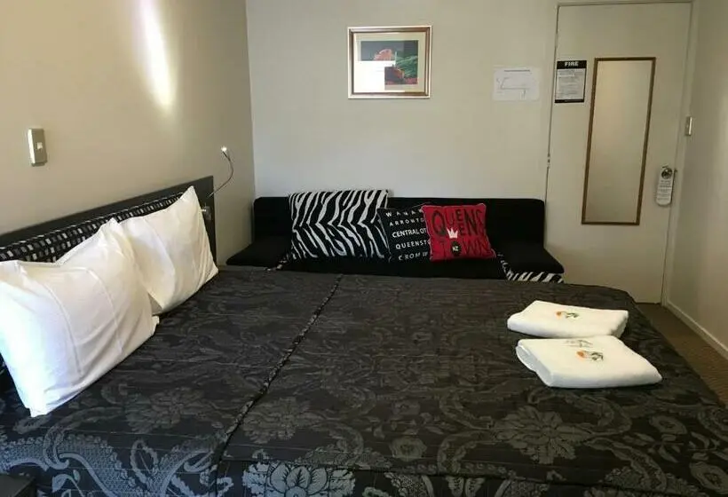 Standard-studio, Motel On Carroll
