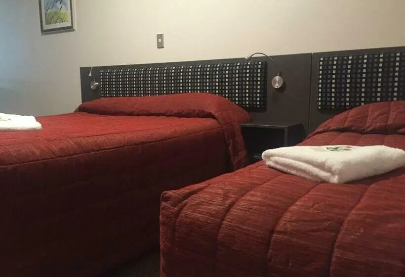 Superior-studio, Motel On Carroll