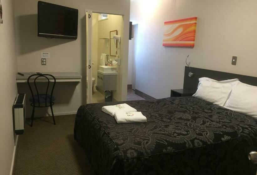 חדר סטודיו סטנדרד, Motel On Carroll